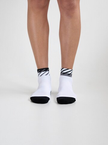 INCYLENCE Athletic Socks 'DISRUPTS SHORT' in White