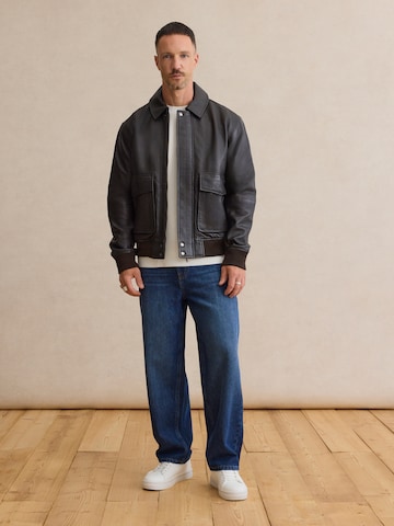 DAN FOX APPAREL Välikausitakki 'Lucian' värissä ruskea