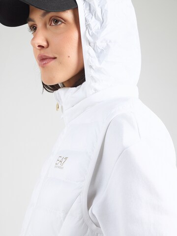 Gilet di EA7 Emporio Armani in bianco
