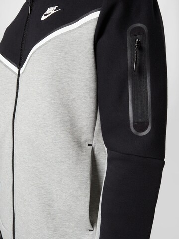 Nike Sportswear Zip-Up Hoodie in Black