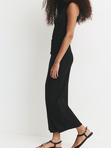 Pull&Bear Рокля в черно: отпред