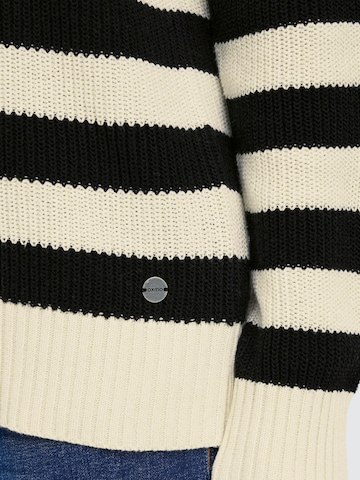 Pull-over ' OXKAVINA ' Oxmo en blanc