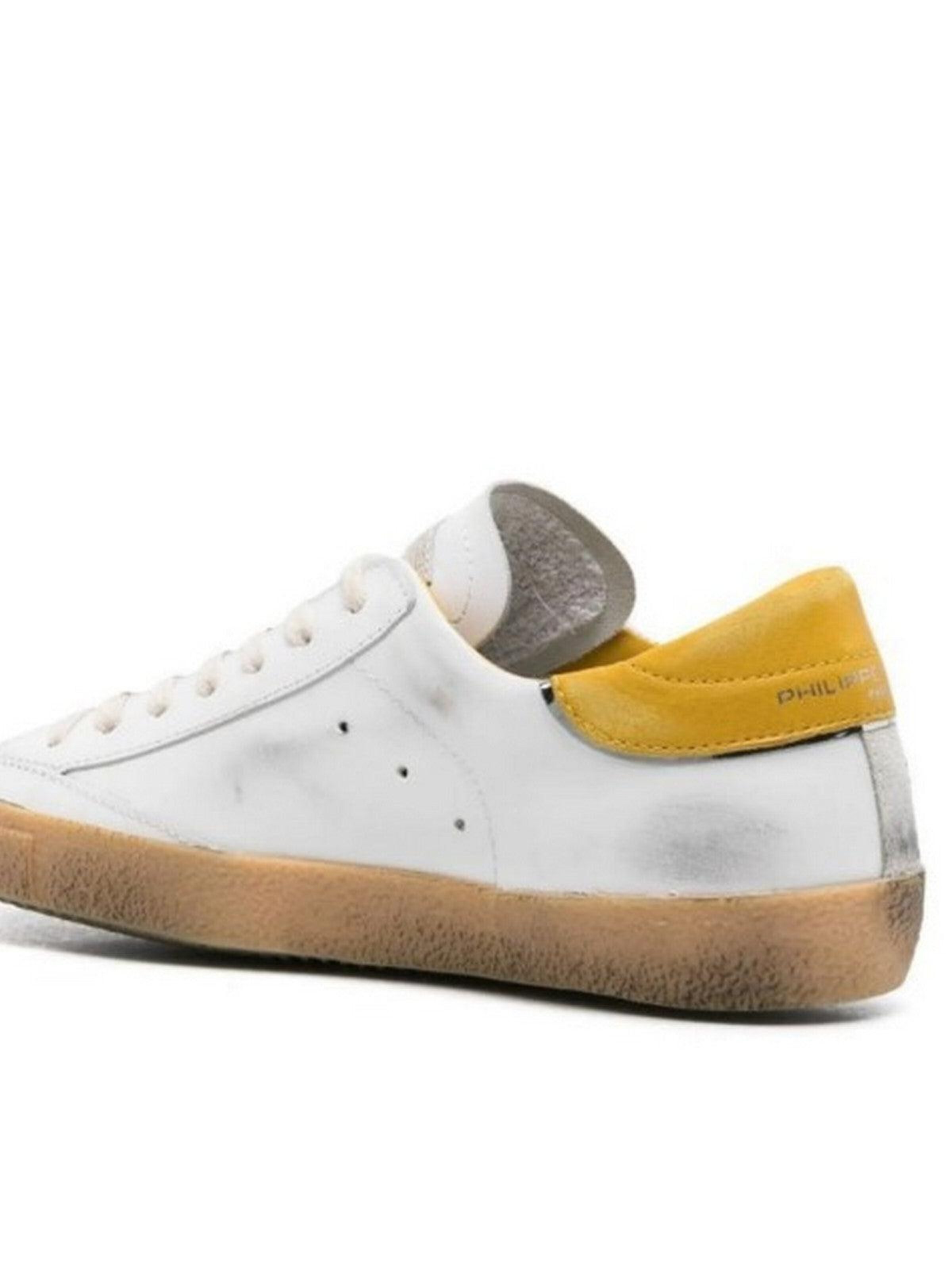 Sneaker bassa di Philippe Model in bianco