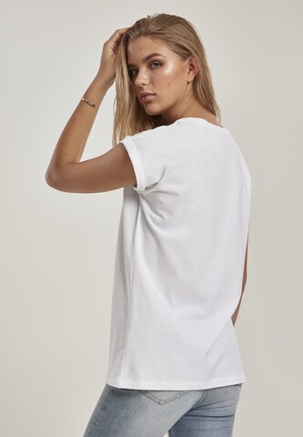 Merchcode Тениска 'Never Out Of Style' в бяло