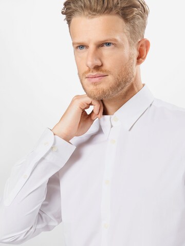 Coupe slim Chemise SELECTED HOMME en blanc