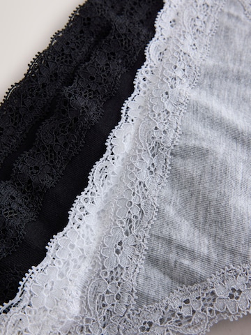 String di Next in colori misti