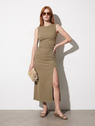 Rochie 'Midi' de la Dilvin pe verde
