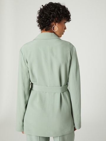 A LOT LESS - Blazer 'Antonie' em verde