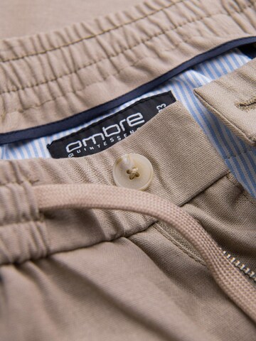 Coupe slim Pantalon 'Quintessence' Ombre en beige