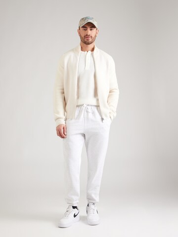 Effilé Pantalon 'CLUB' Nike Sportswear en beige