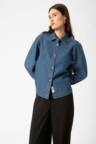 SOAKED IN LUXURY Blouse 'Dielle' in Blue: front