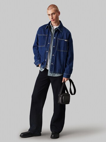 Sac à bandoulière Calvin Klein Jeans en noir