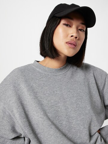 Sweat-shirt WEEKDAY en gris