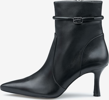 LLOYD Ankle Boots in Black: front