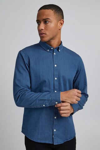 Casual Friday - Ajuste regular Camisa 'Anton' en azul: frente