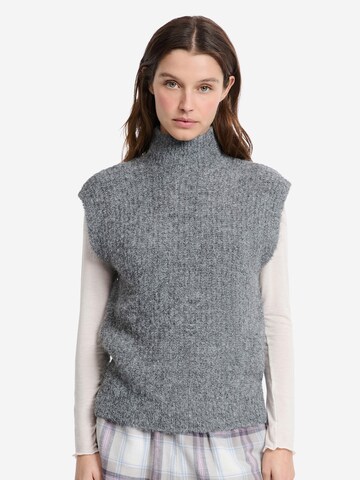 ETAM Sweater in Grey: front