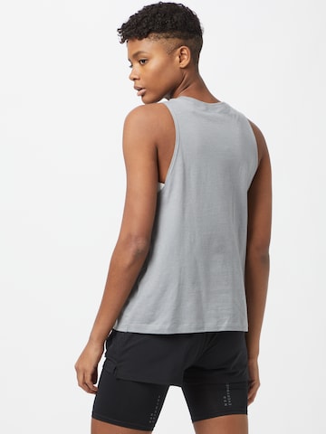 UNDER ARMOUR Sports Top in Grey