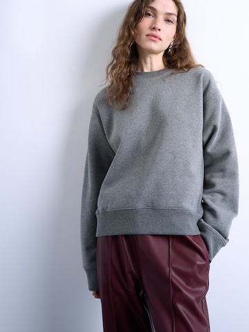 TOPSHOP Свитшот 'ULTIMATE' в Серый: спереди