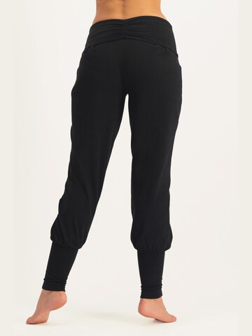 Urban Goddess Yoga & Activewear Loosefit Haremshose 'Devi Yoga und Pilates Harem' in Schwarz