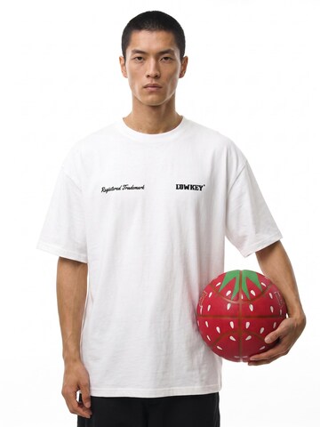 Lowkey - Pelota 'Strawberry Basketball Indoor & Outdoor Größe 7 | Erdbeer Design' en rojo