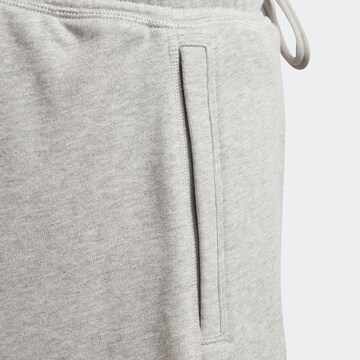 ADIDAS BY STELLA MCCARTNEY Loosefit Shorts in Grau