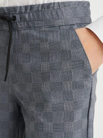 WE Fashion - Slimfit Calças em cinzento