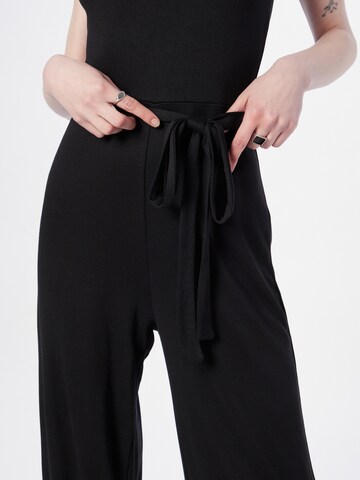 Tuta jumpsuit 'FELIA' di ONLY in nero