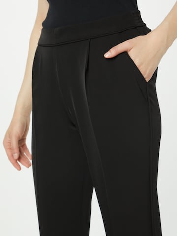 regular Pantaloni con pieghe di Wallis in nero