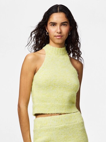 Tops en tricot 'PCSoftcrush' PIECES en jaune : devant