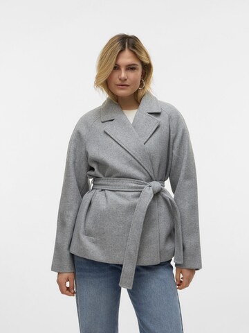 VERO MODA Between-seasons coat 'VMFORTUNEAYA' in Grey: front