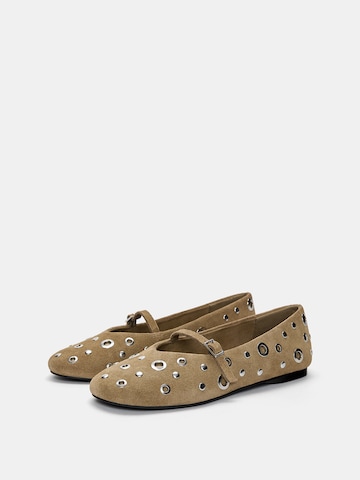 Pull&Bear Ballerina in Braun