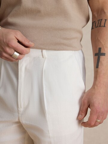 DAN FOX APPAREL - regular Pantalón de pinzas 'Kadir' en blanco