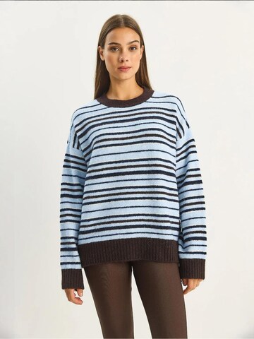 Pullover di Bianco Lucci in blu: frontale