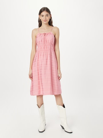 NÜMPH Letnia sukienka 'REGINA' w kolorze różowy: przód