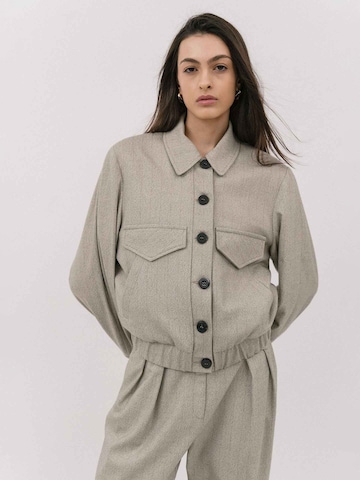 4TAILORS Välikausitakki 'Serreno' värissä harmaa: etupuoli