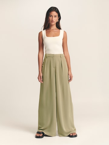 St MRLO Wide leg Pleat-Front Pants 'View' in Green: front