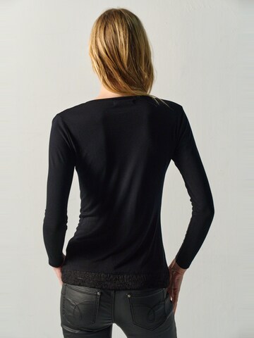 KOROSHI - Camiseta en negro