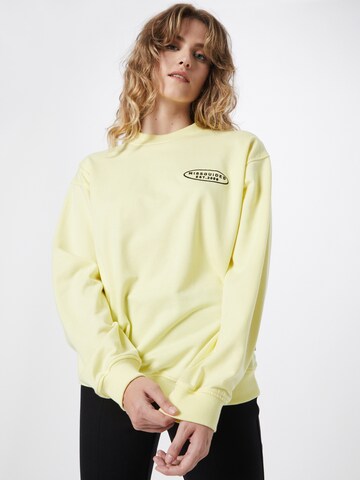 Missguided Sweatshirt in Yellow: front