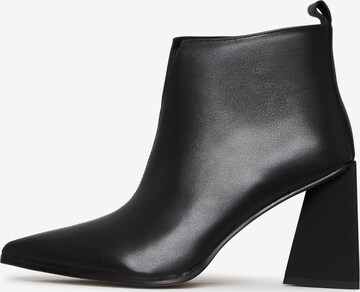 CESARE GASPARI Booties in Black: front