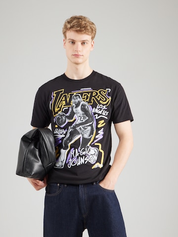 Maglietta 'NBA Lakers - Johnson' di Mitchell & Ness in nero: frontale