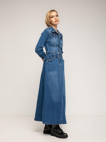 Tantra Jurk 'Vestido denim midi corte tipo A, con bolsillos, y cinturón extraible con presillas' in Blauw