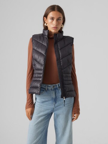 Gilet 'SORAYASIV' VERO MODA en noir