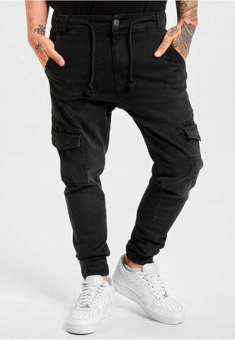2Y Premium Tapered Cargo jeans in Black: front