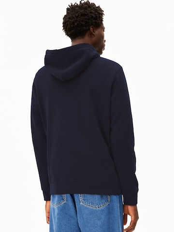 Sweat-shirt ARMEDANGELS en bleu