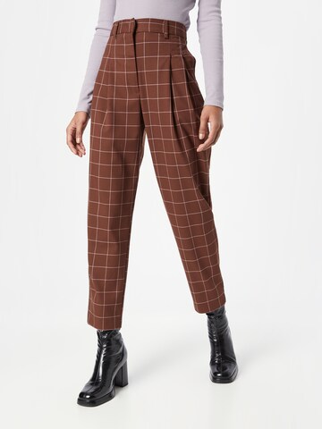 Monki Tapered Pleat-Front Pants in Brown: front