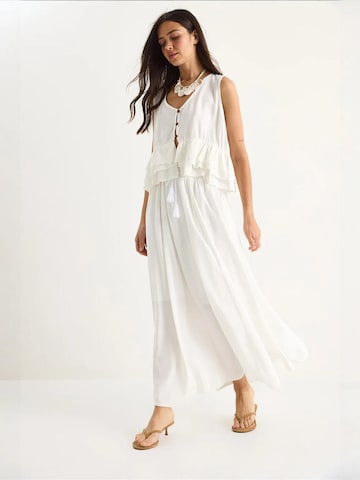 Tailleur di Bianco Lucci in beige