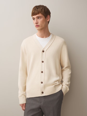 Next Neuletakki värissä beige: etupuoli