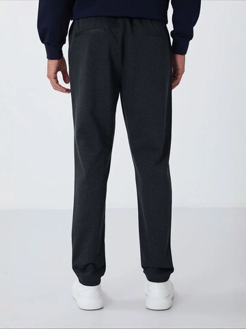 Tommy Life Tapered Sports trousers 'Jogginghose' in Grey