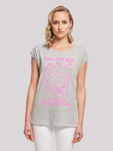 F4NT4STIC Shirt 'Fall Out Boy Pink Dog So Much Stardust' in Grijs: voorkant