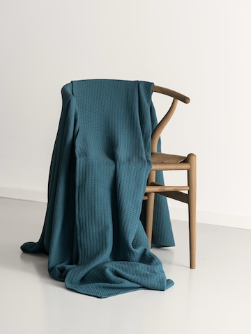 Cradle Studio Blankets 'Cosy Occasion Oversize' in Blue: front